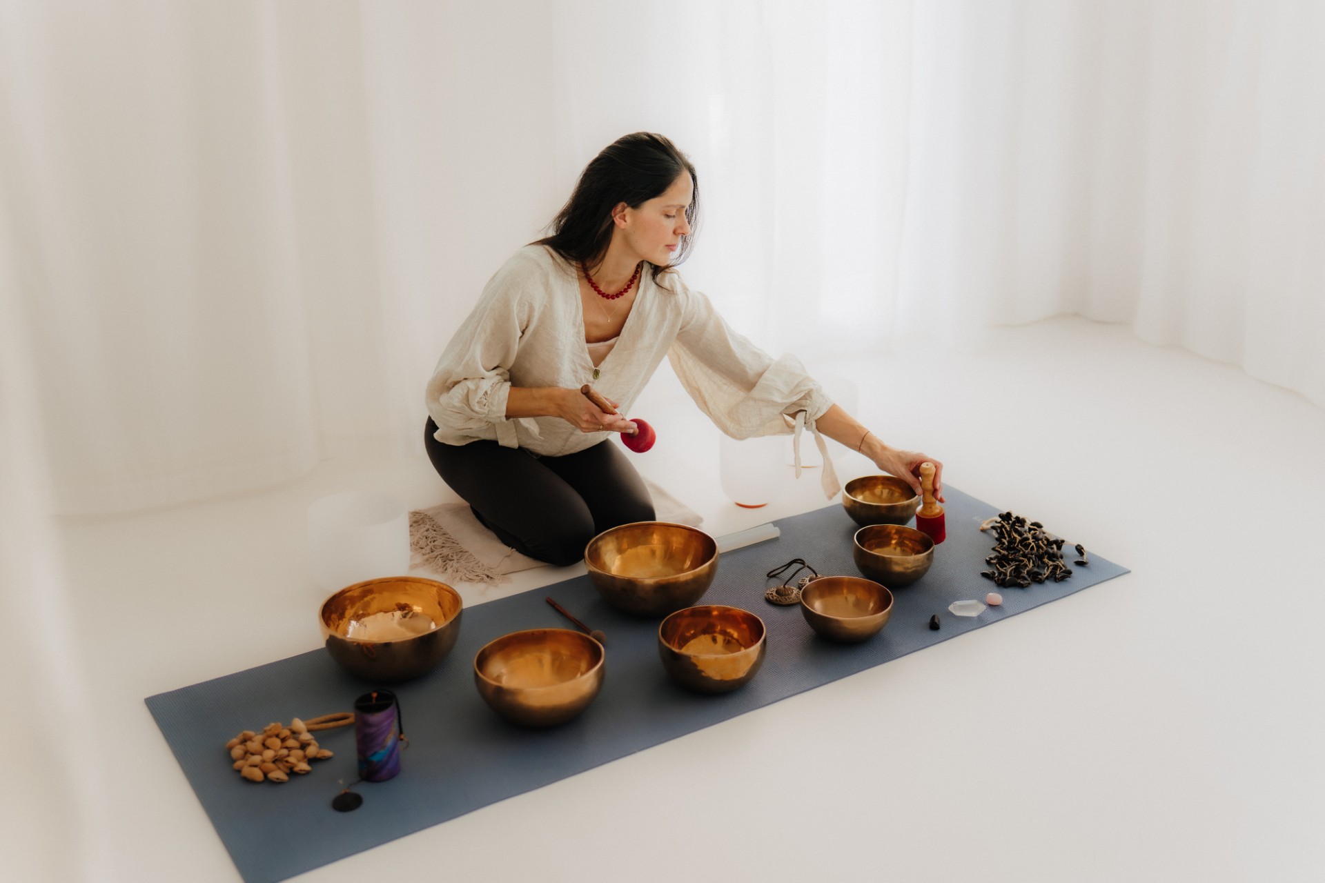 Meditation Elena mit Klangschalen