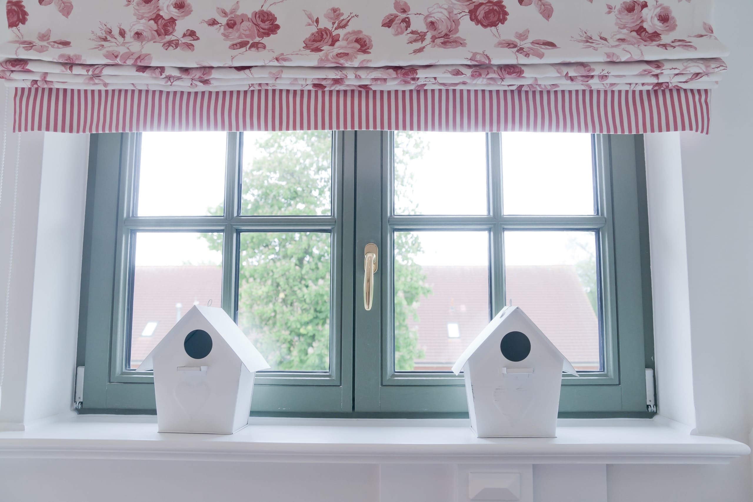 Rosenzimmer Fensterbank