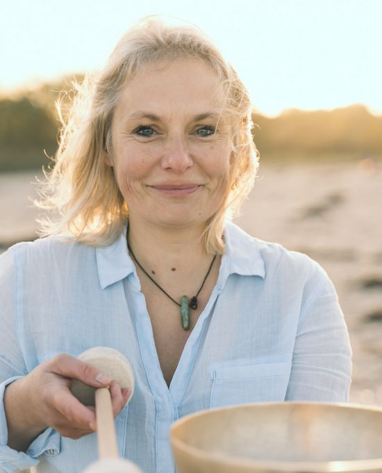 Klangschalen-Meditationstrainerin Tina Gröne